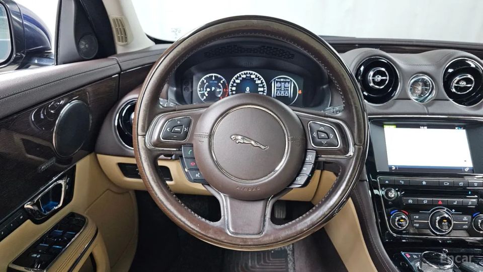 Jaguar XJ