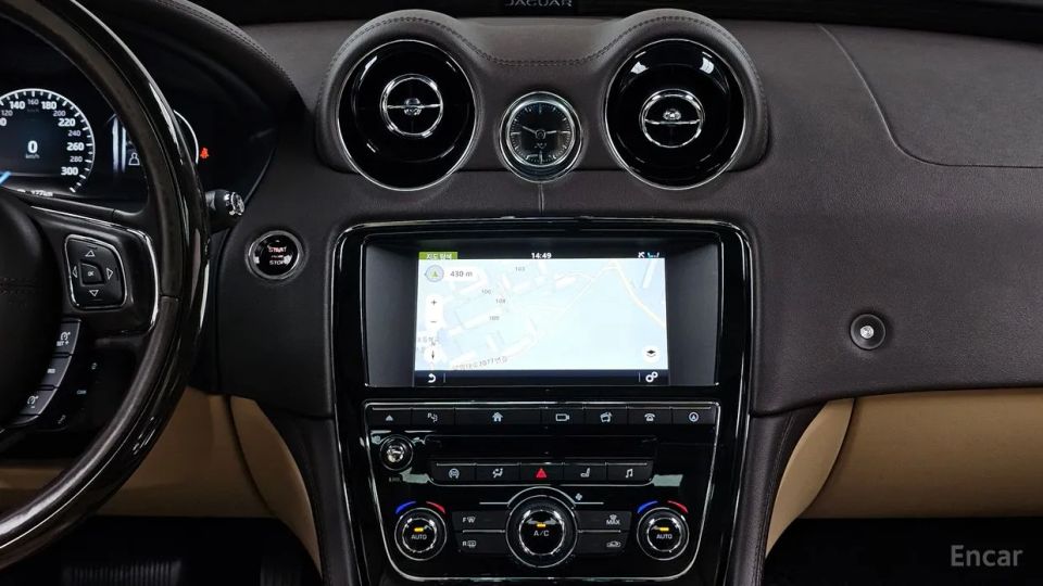 Jaguar XJ