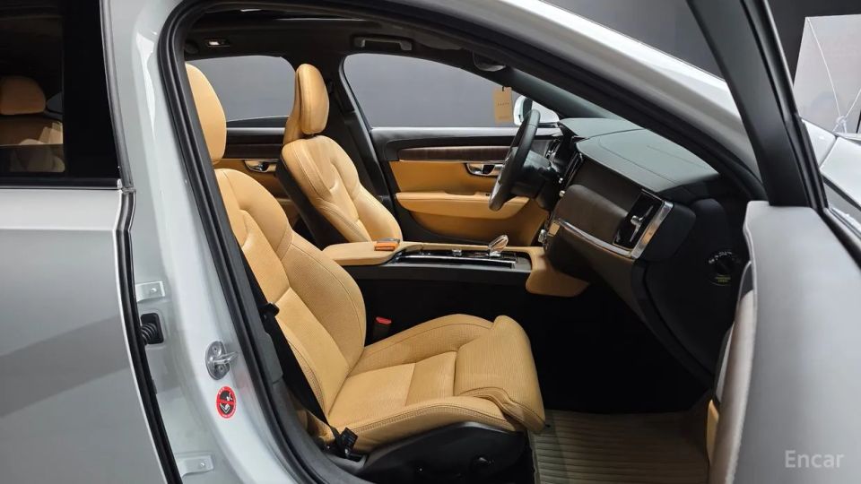 Volvo S90