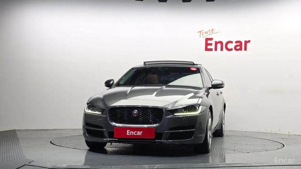 Jaguar XE