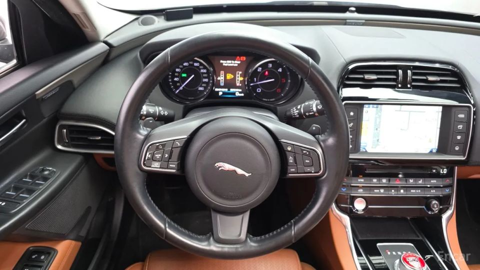 Jaguar XE