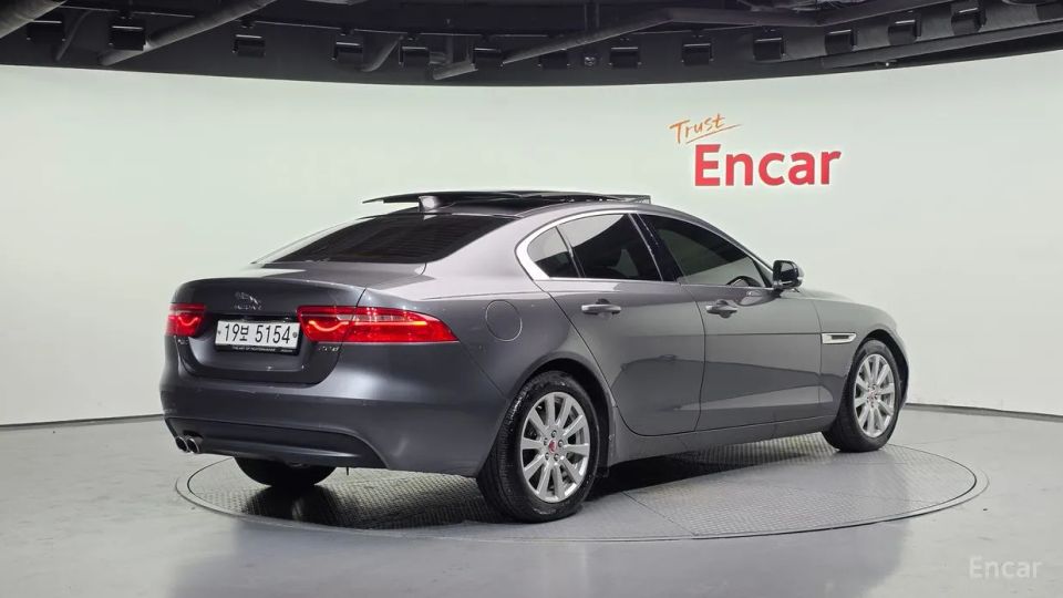 Jaguar XE