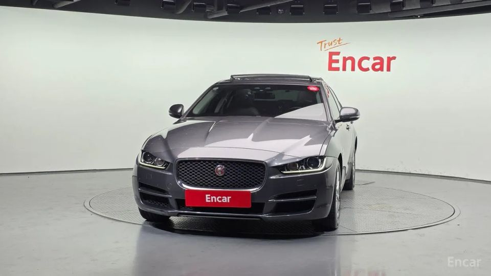 Jaguar XE