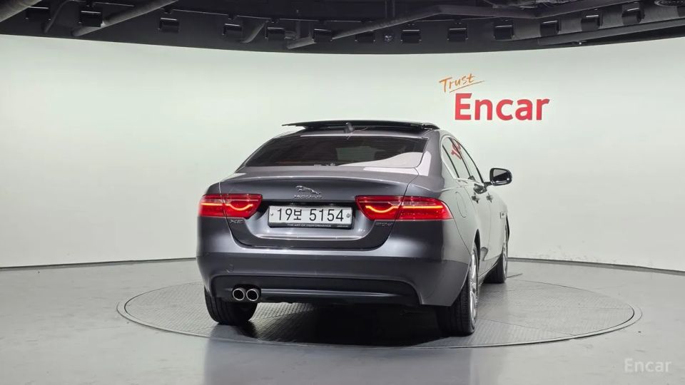 Jaguar XE