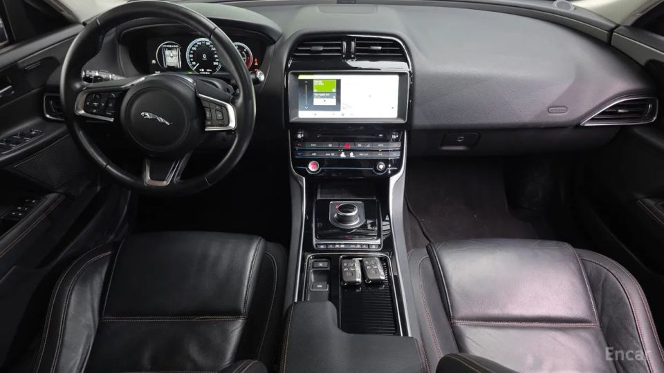 Jaguar XE