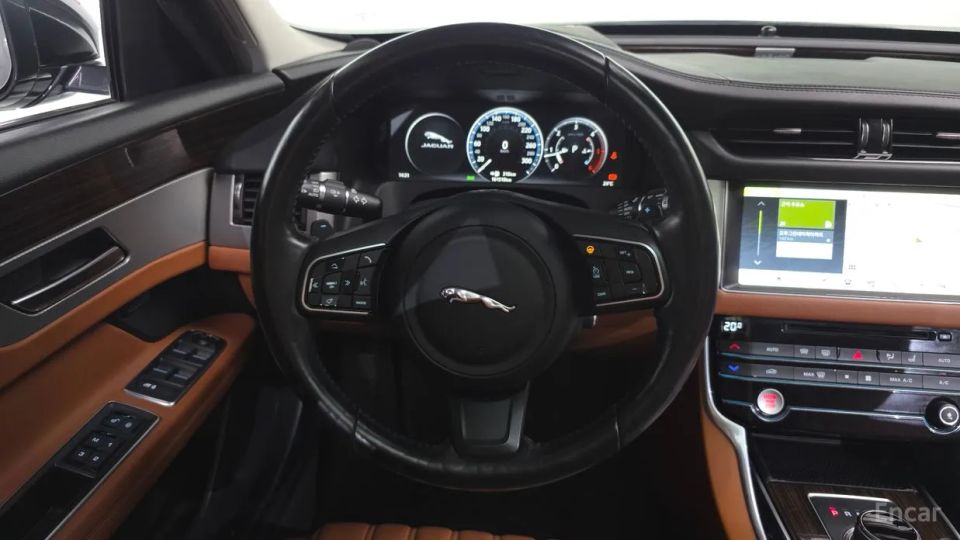 Jaguar xf