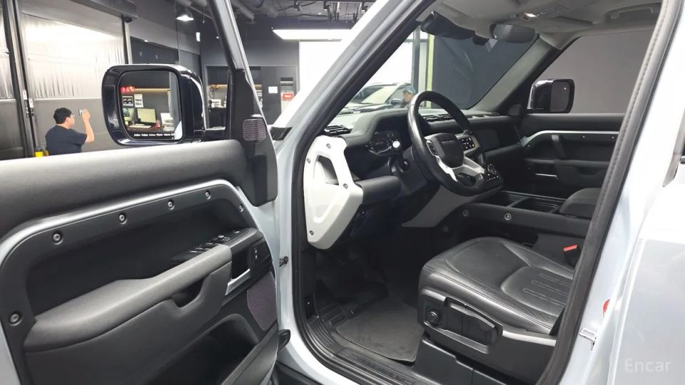 Land Rover Defender
