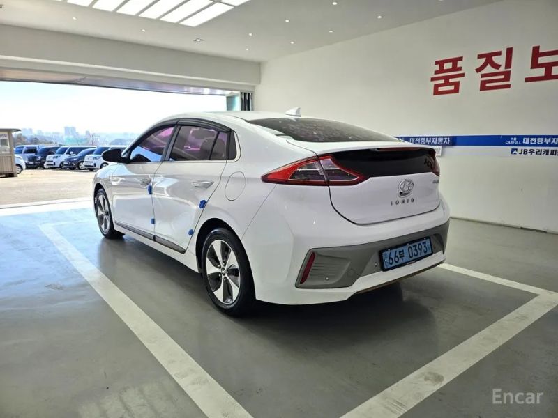 Hyundai Ioniq