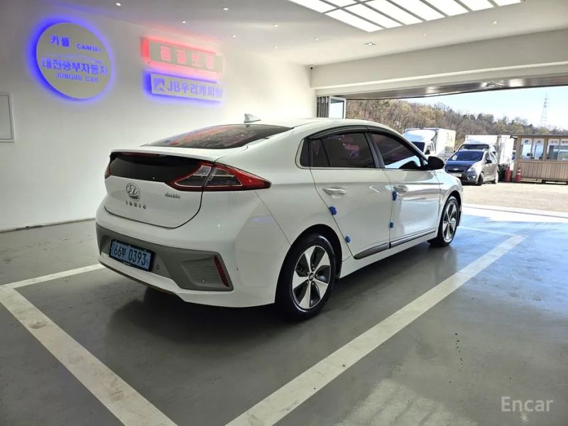 Hyundai Ioniq
