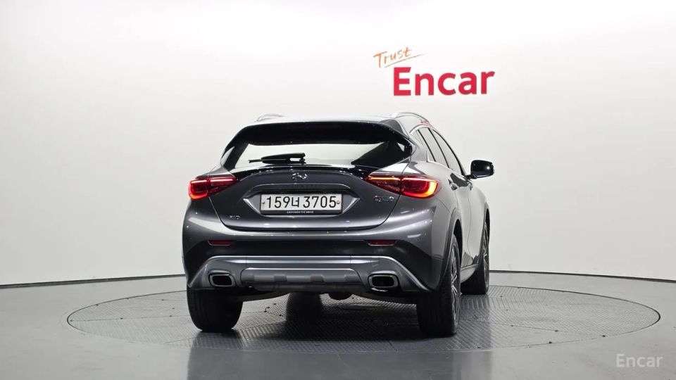 Infiniti QX30