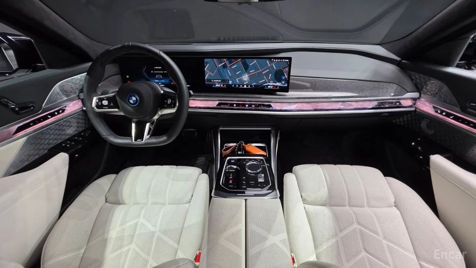 BMW i7