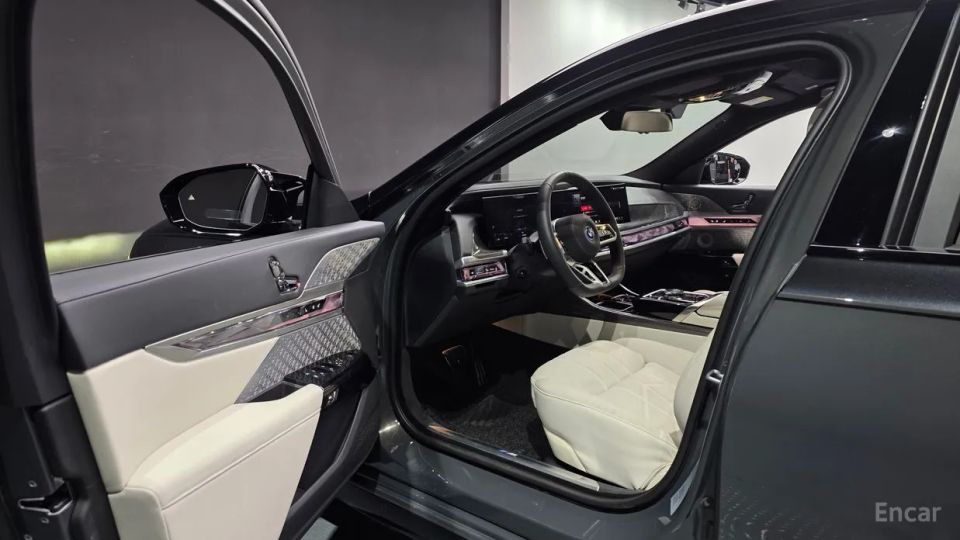 BMW i7