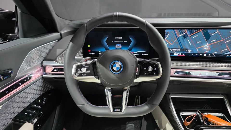 BMW i7