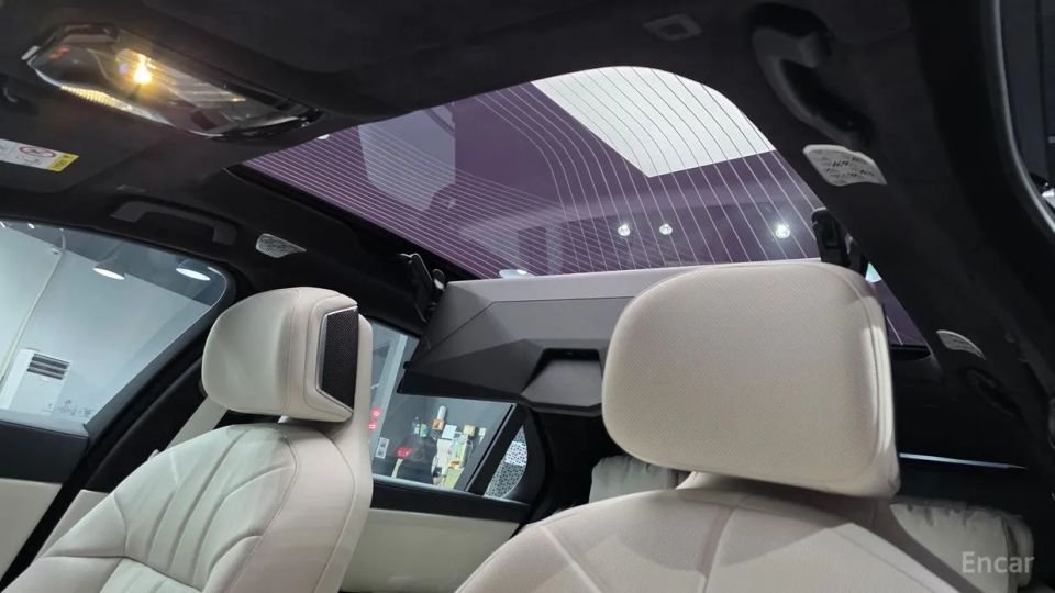 BMW i7