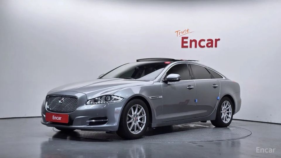 Jaguar XJ