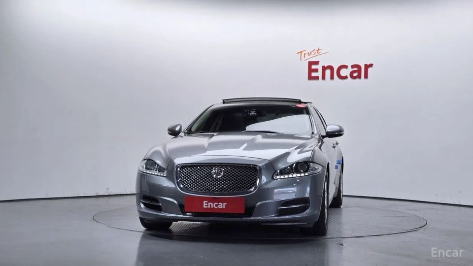 Jaguar XJ