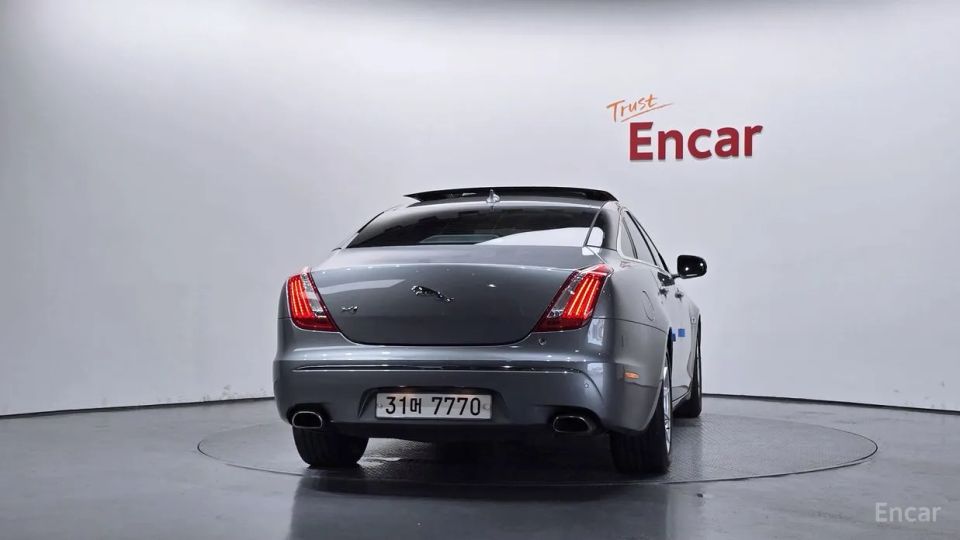 Jaguar XJ