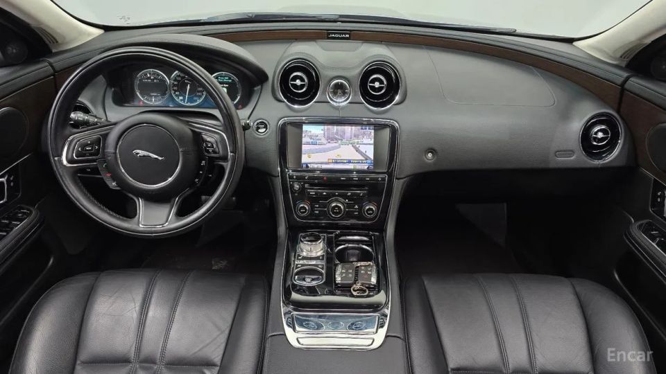 Jaguar XJ