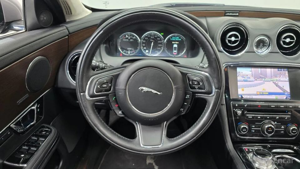 Jaguar XJ
