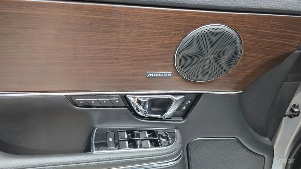 Jaguar XJ