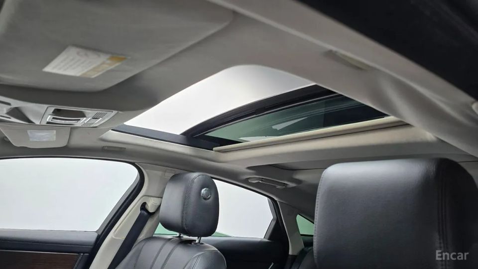Jaguar XJ