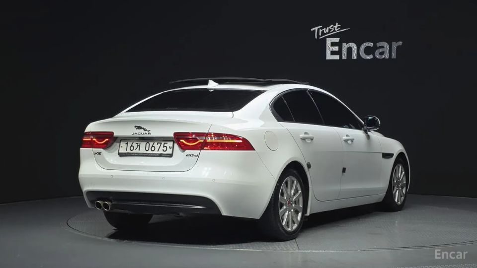 Jaguar XE