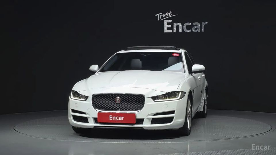 Jaguar XE