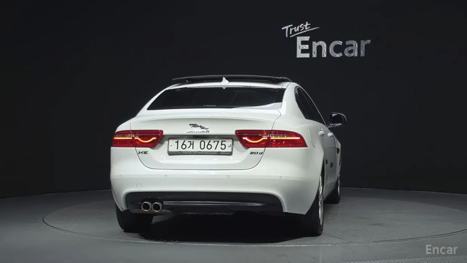 Jaguar XE