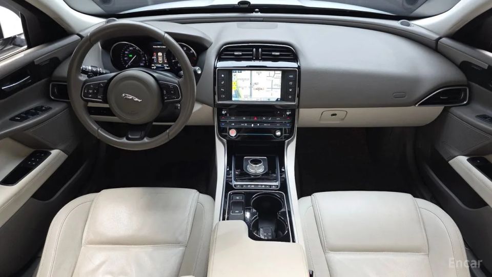 Jaguar XE