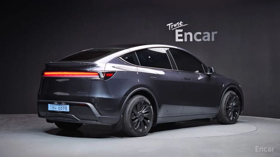 Tesla model-y