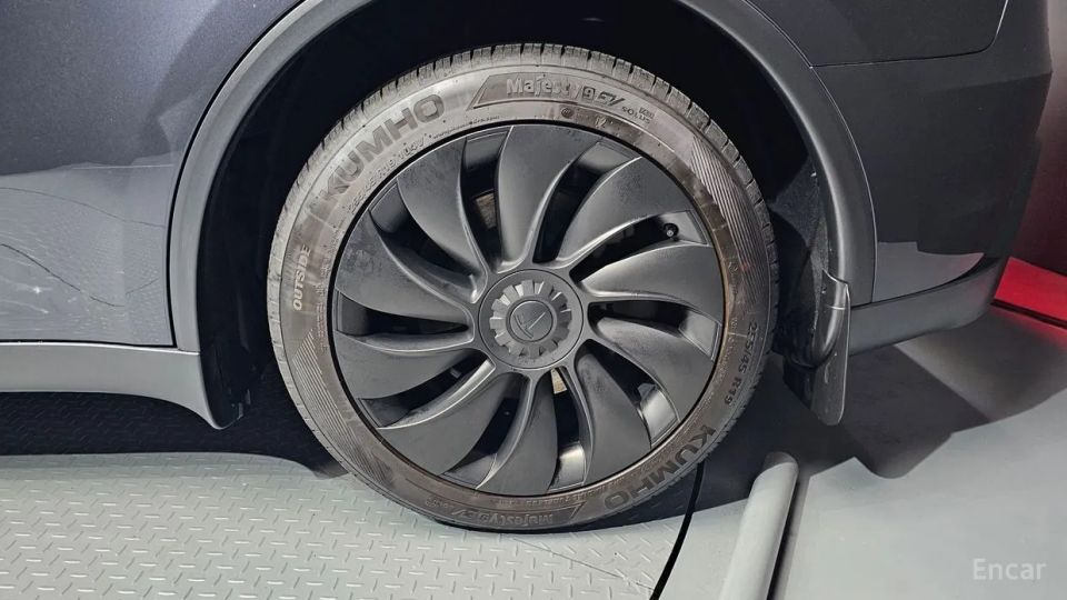 Tesla model-y