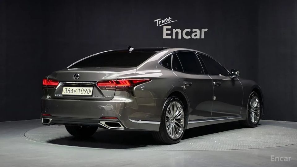 Lexus LS