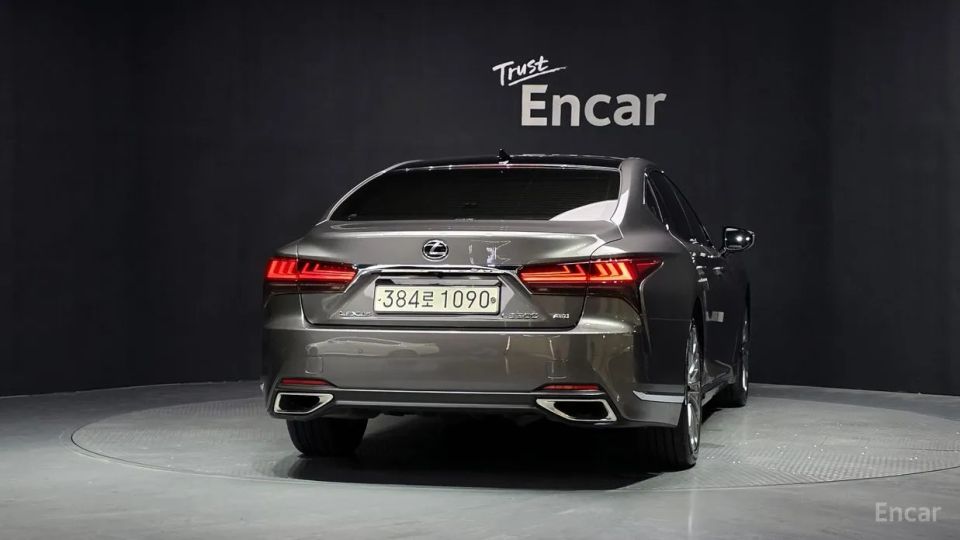 Lexus LS