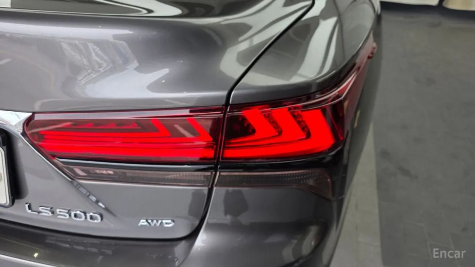 Lexus LS