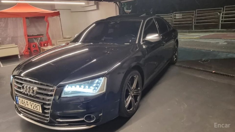 Audi S8
