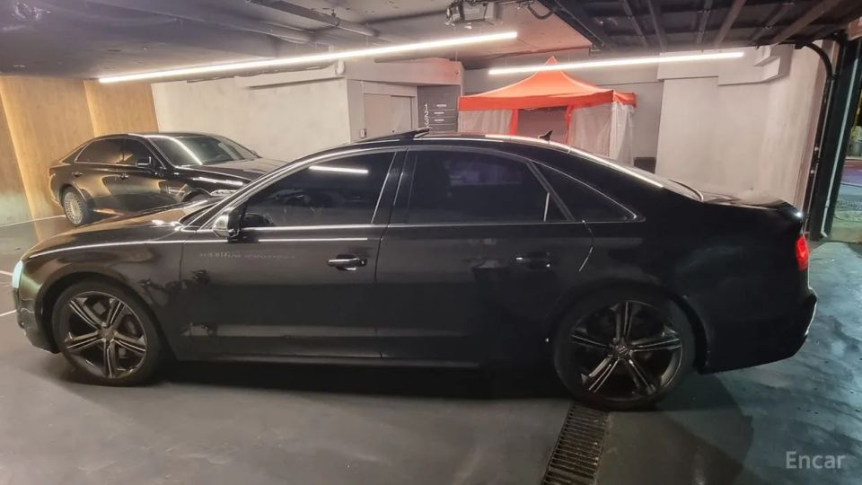 Audi S8