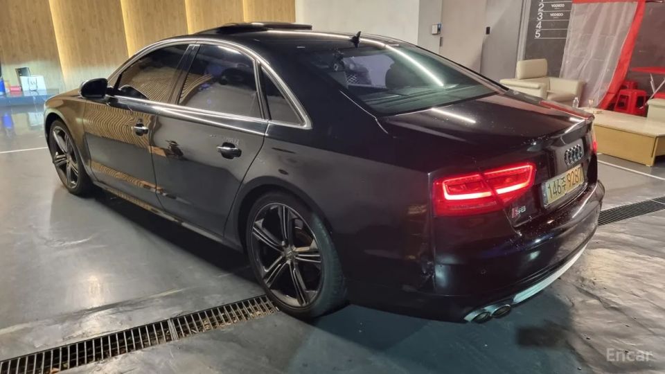 Audi S8