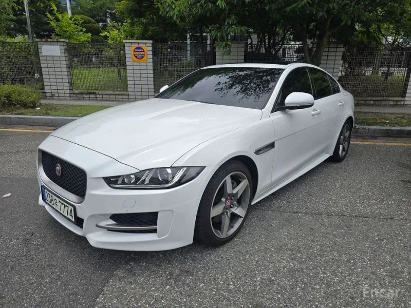 Jaguar XE