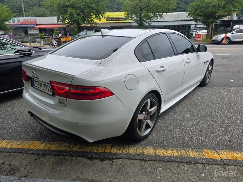 Jaguar XE