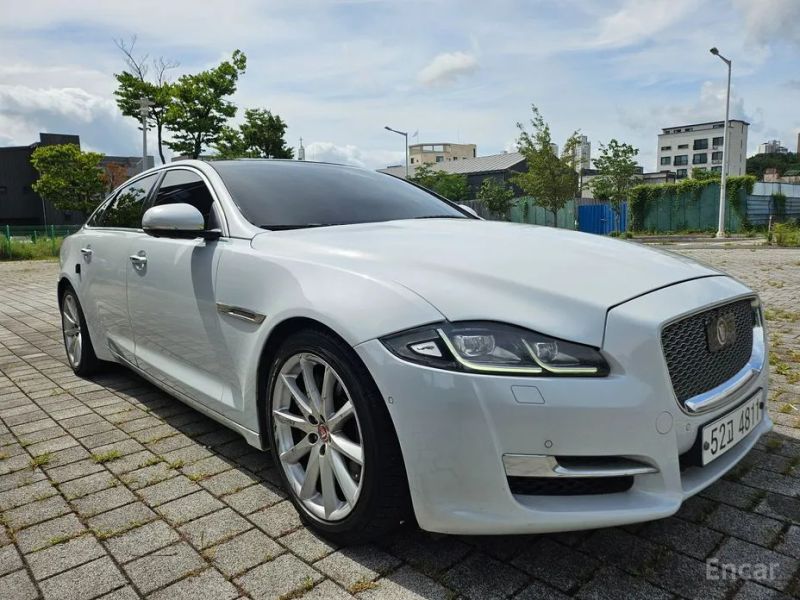 Jaguar XJ
