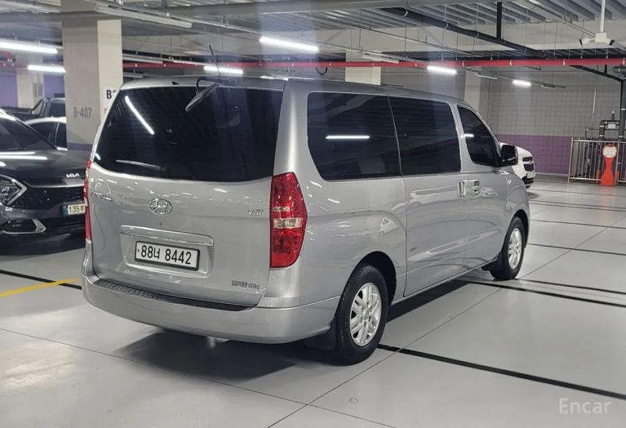 Hyundai Starex