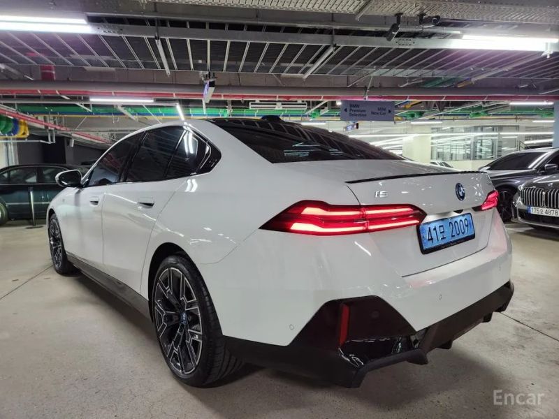 BMW i5