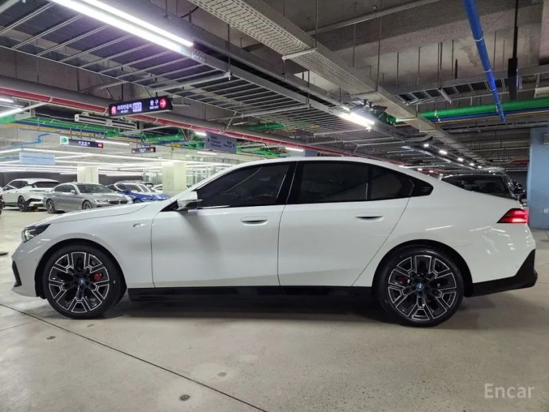 BMW i5