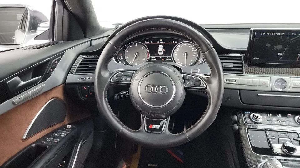 Audi S8