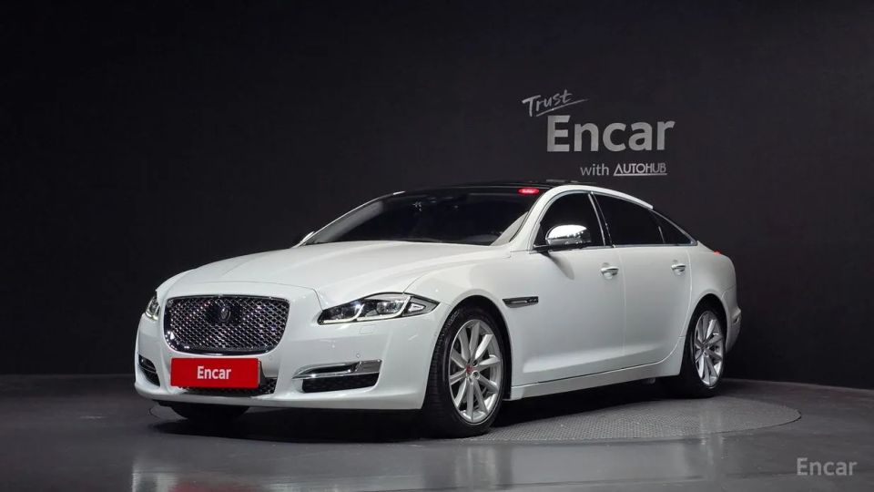 Jaguar XJ