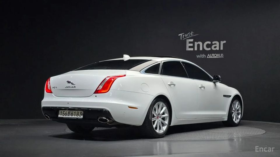 Jaguar XJ