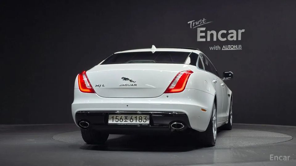 Jaguar XJ