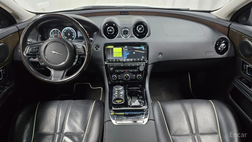 Jaguar XJ