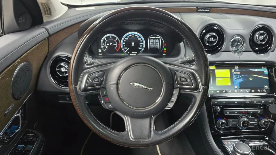 Jaguar XJ