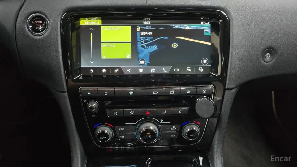 Jaguar XJ